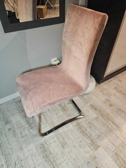 Pokrowce na krzesła welurowe jasny róż elastyczne 4 sztuki