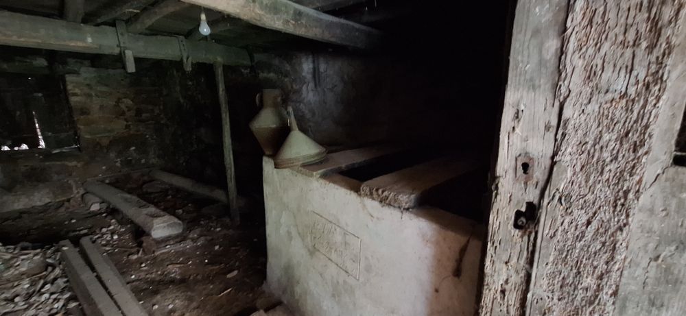 Casa para  reconstrução com terreno