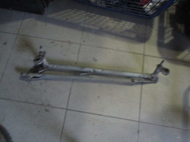 Haste / braço de escova limpa vidros frente esquerda VOLKSWAGEN Golf V