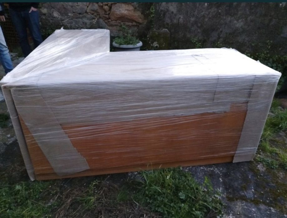 Secretárias de madeira - vários modelos e preços