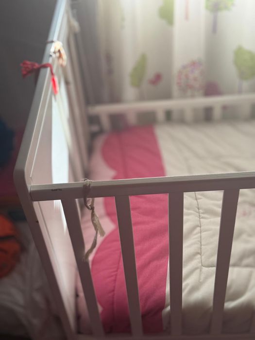 Berço para bebé com colchão