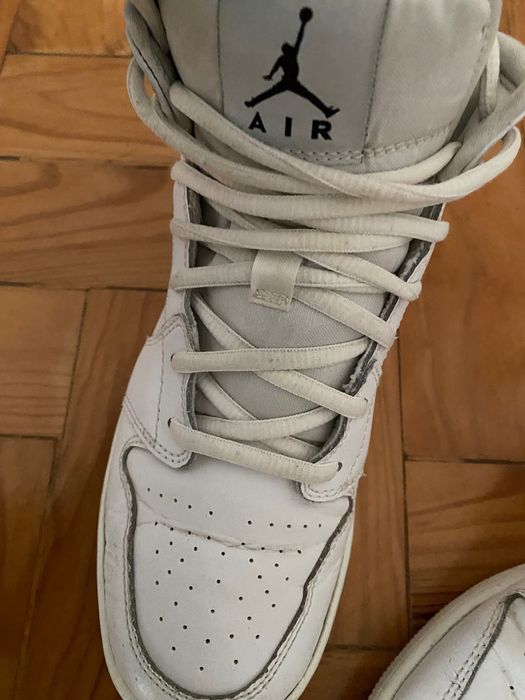 Tenis air jordan brancos 38