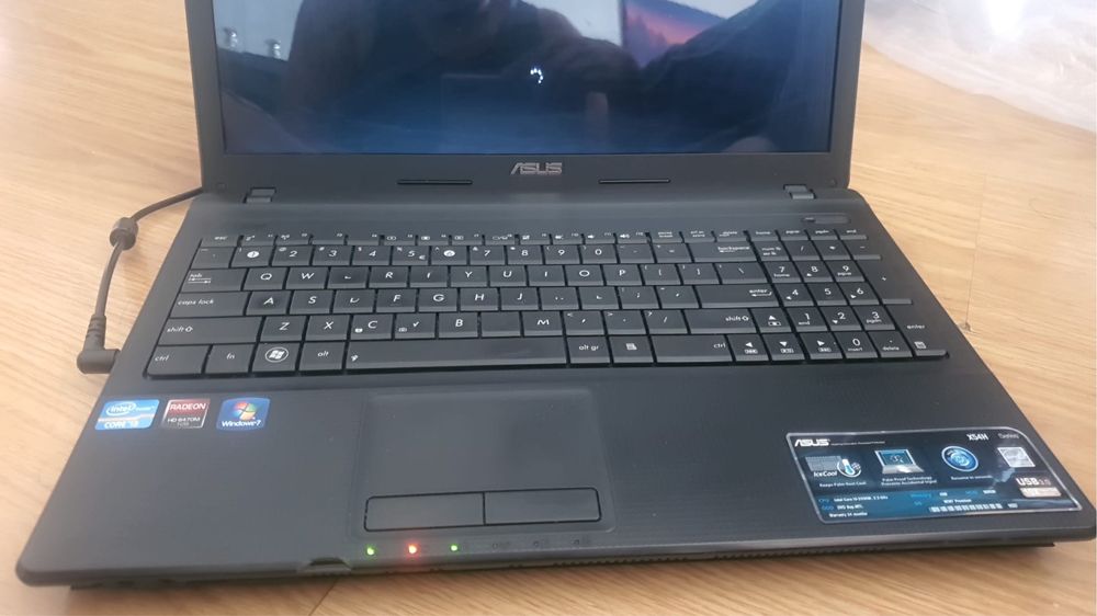 Portátil ASUS Intel Core i3 – 4GB RAM / 500GB HDD / Windows 10