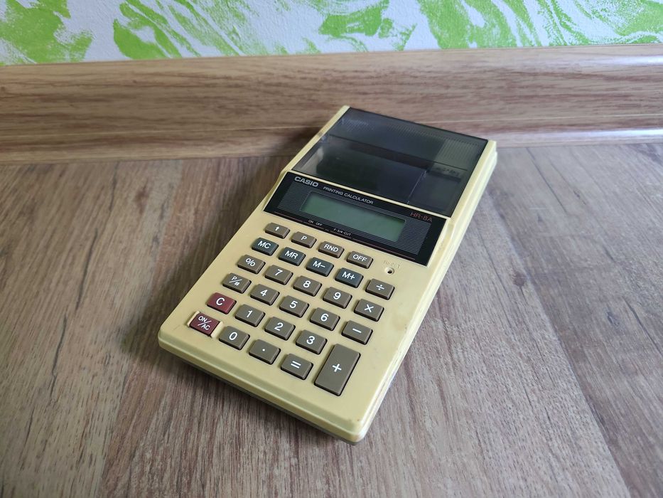 Stary kalkulator Casio HR-8A