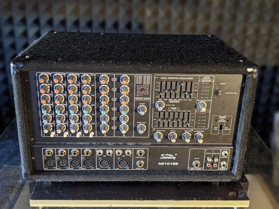 Підсилювач усилитель SoundKing  AE101EE микшер