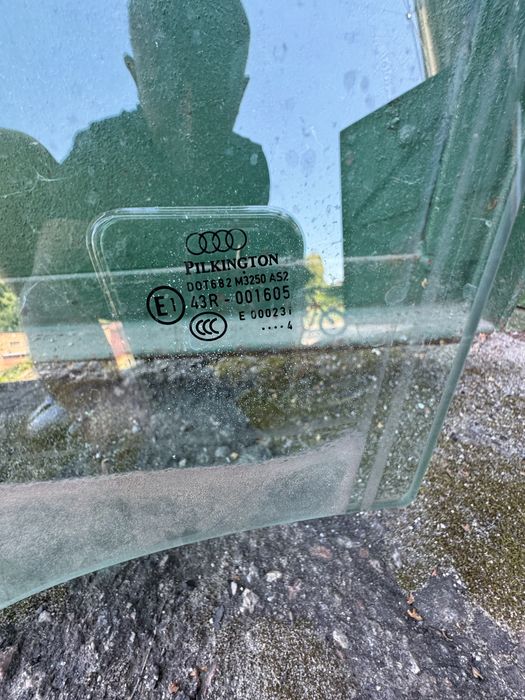 Скло ПЕРЕДНЄ ЛІВЕ Audi Q7 4L (стекло дверей)