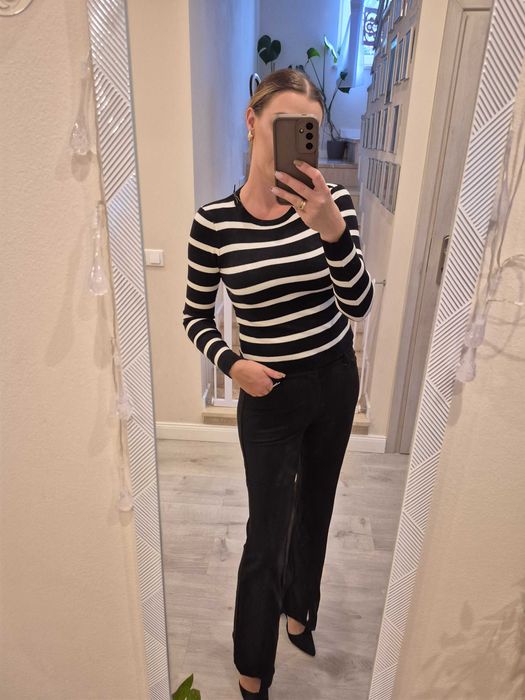 Sweter krotki obcisly