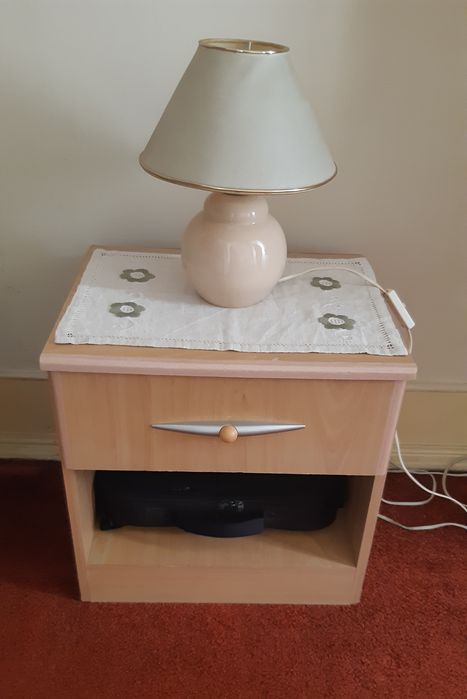 Escreveninha + mesa cabeceira