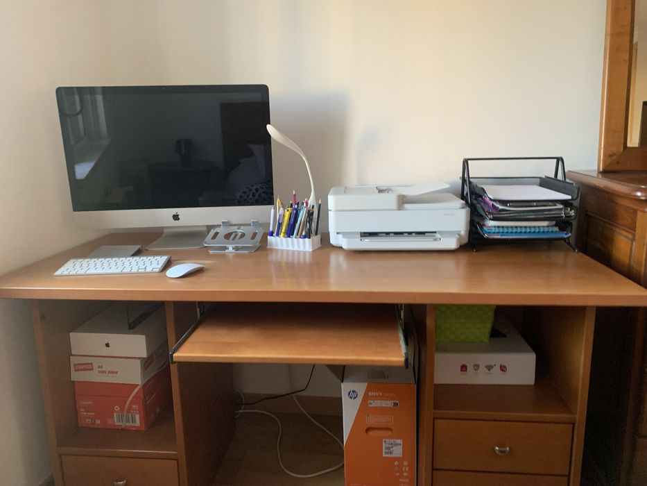 Secretária de estudo/escritório