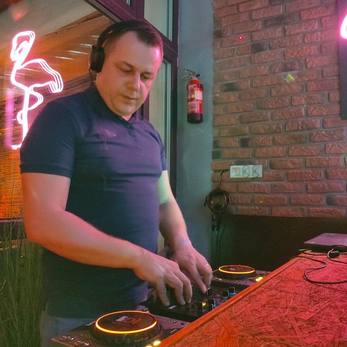 DJ.Starsky - profesjonalna obsługa muzyczna .