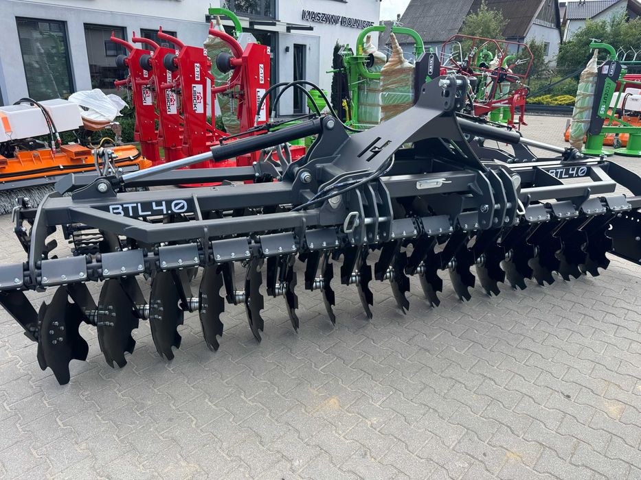 Brona talerzowa 4 m hydrauliczna lekka BTL Helagro 4,0