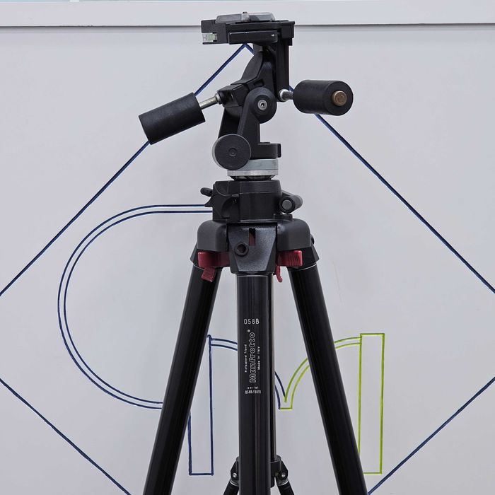 Tripé Manfrotto 058B + Cabeça 029 MK2 (3-Way)