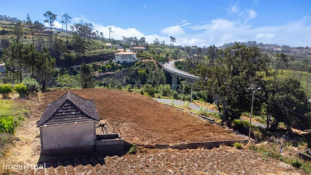 Moradia em Ruína com 1.000 m² de Terreno | Maloeira, Calheta