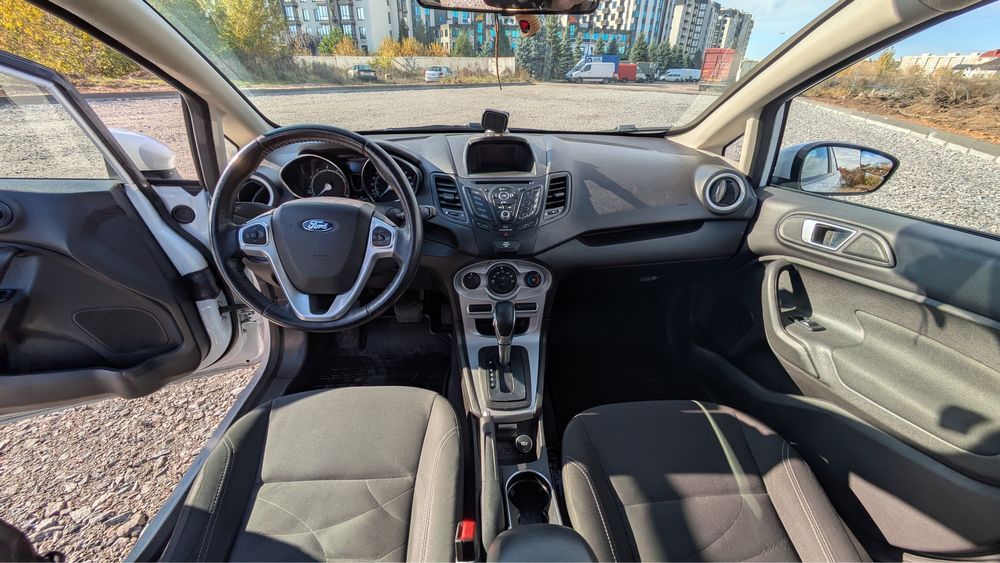 Ford Fiesta 2015 року седан