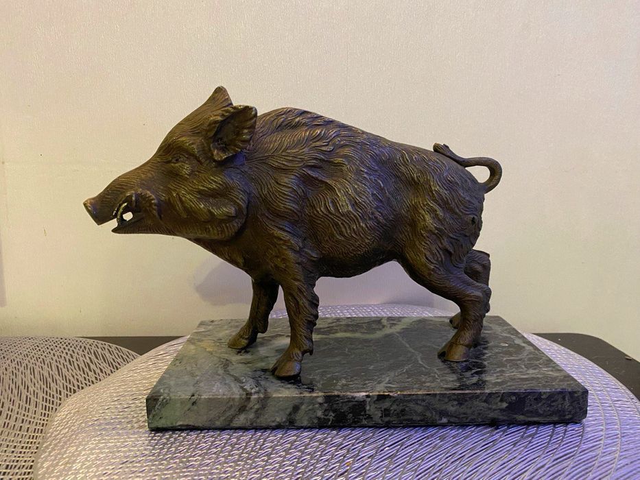 Бронзова скульптура Кабан