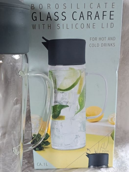 Szklany dzbanek do napojów