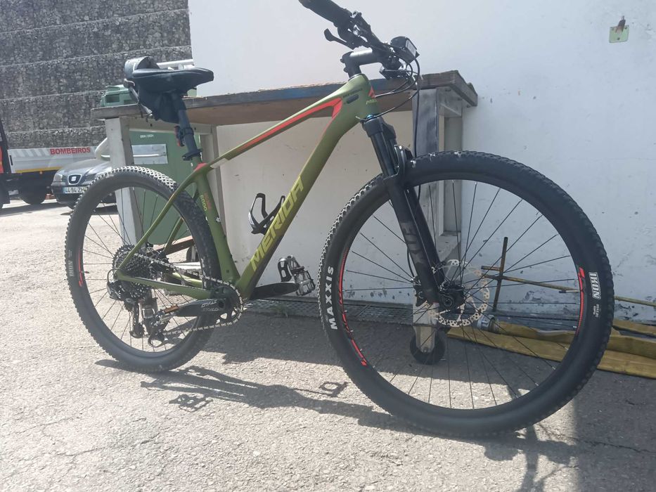 Bicicleta BTT em carbono