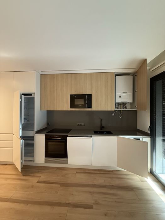T2 contemporâneo com garagem box, varandas e excelente luminosidade — Santa Clara, Leiria 1.150 €/mês