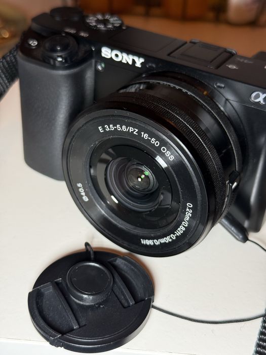 Maquina fotográfica Sony Alpha 6100