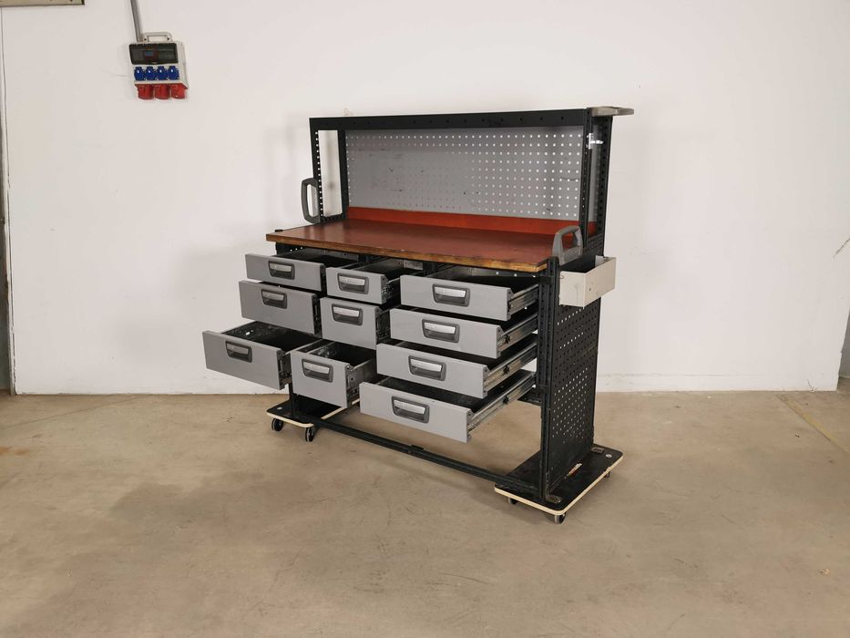 Zabudowa serwisowa warsztatowa CRAFTER SPRINTER TRANSIT MAN TGE IVECO