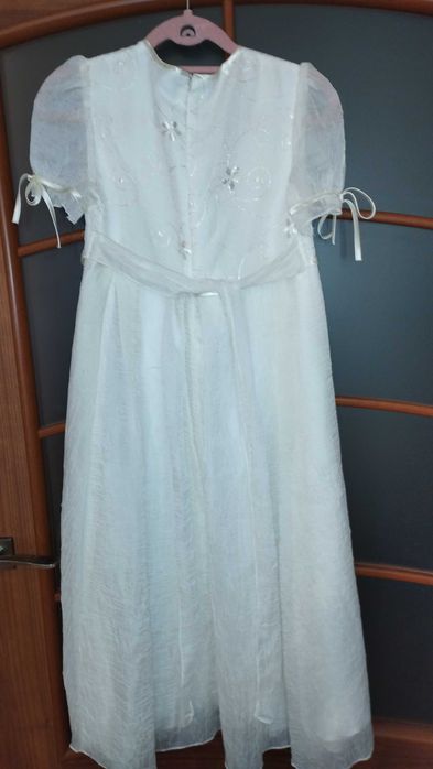 Sukienka ecru na wyjątkowe uroczystości r. 152