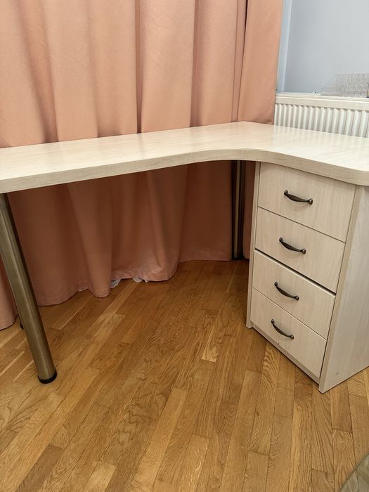 Стіл письмовий кутовий