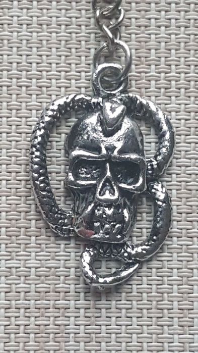 kółko na klucze -z czaszką i wężem