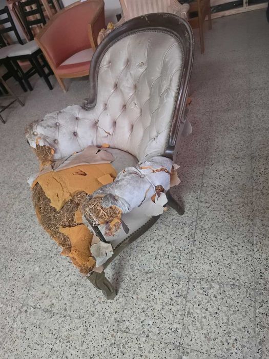 Cadeira Antiga Por Estufar
