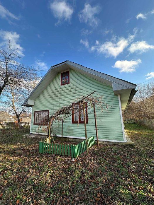 Продаж будинку с.Вікторів +43 сот землі. всі комунікації є.