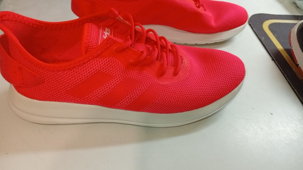 Кросівки для бігу Adidas Yatra розмір 39