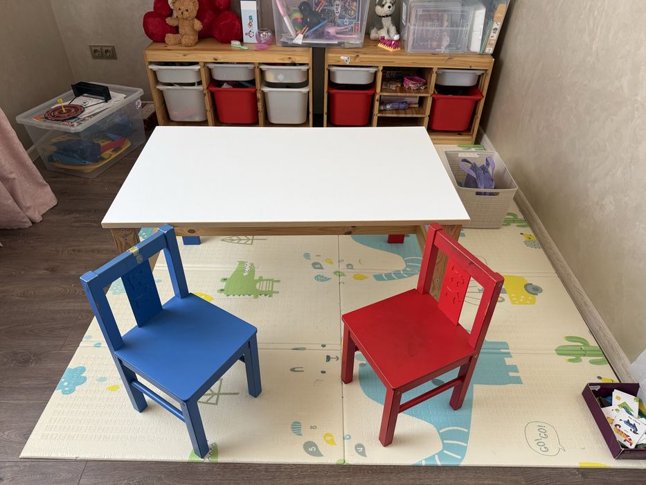 Набір Стіл і 2 стільця (дитячі меблі) Ікеа