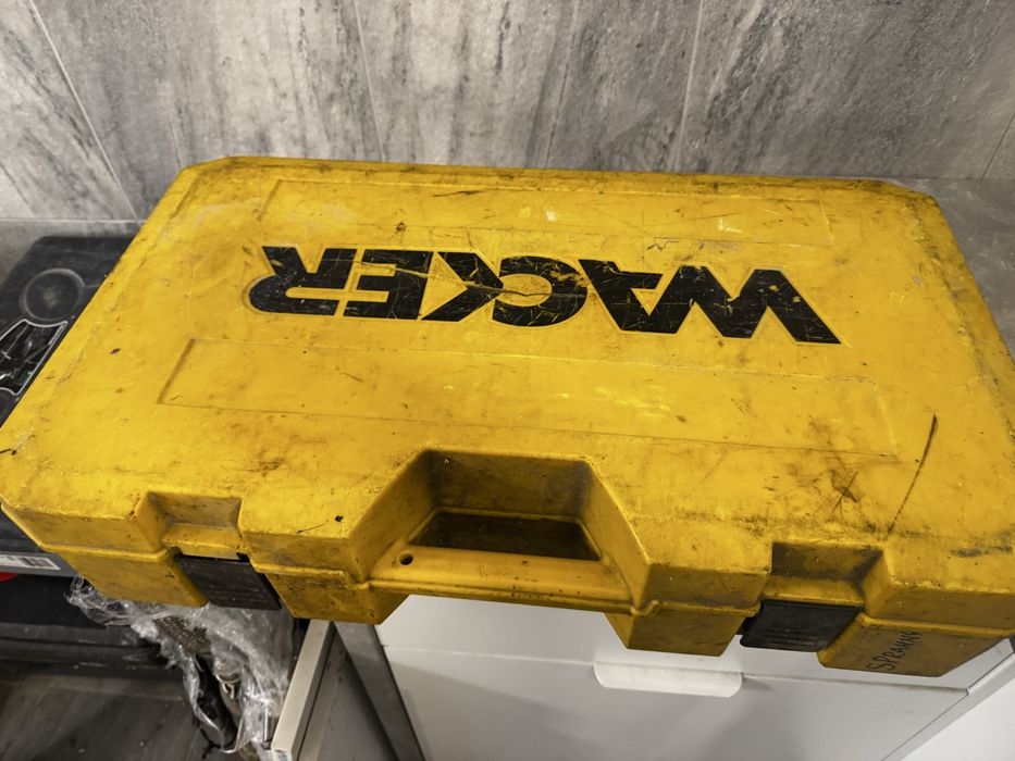 Młot wacker mocny z walizka polecam