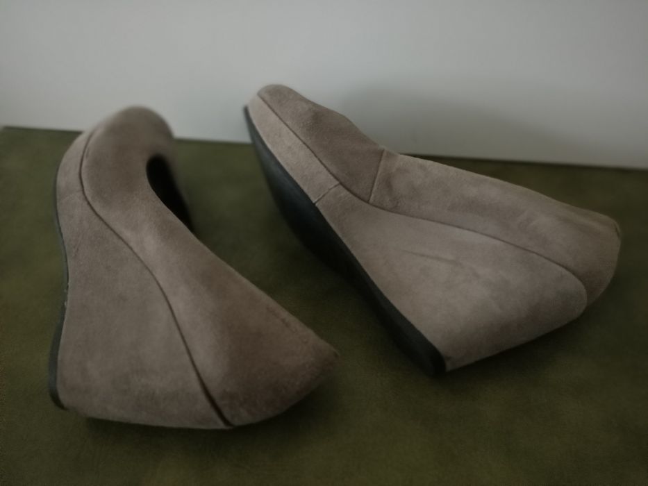 Buty damskie na koturnie roz. 38
