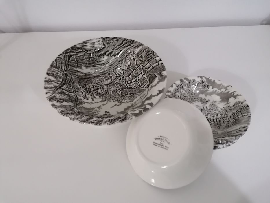 Saladeira e respectivas taças de fruta