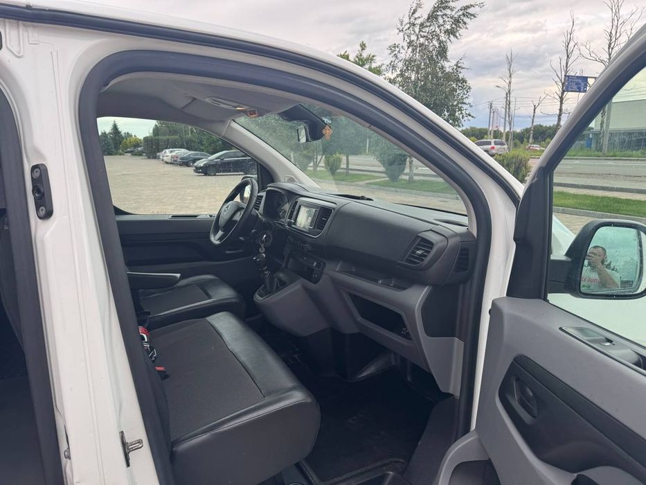 Opel Vivaro 2.0d пасажир 8+1 мість