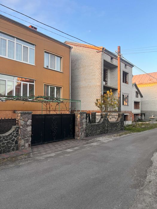 Продаж будинку в м.Дубляни