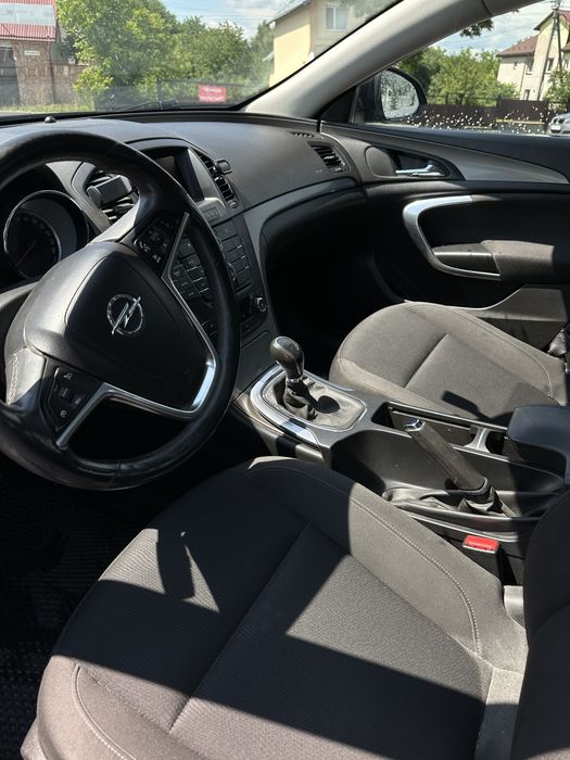 Opel insignia sports tourer 2012