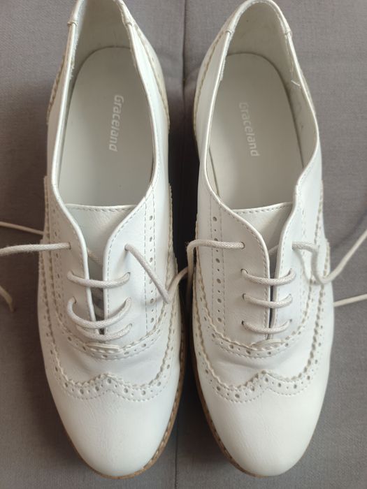 Białe buty rozmiar 38 I Komunia Święta