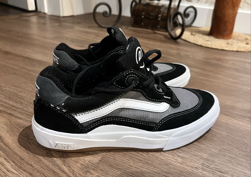 Tenis VANS. WAYVEE preto/branco.