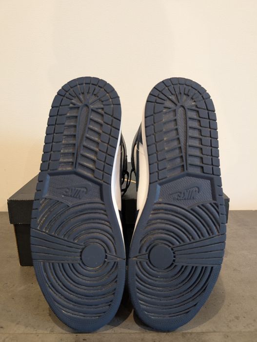 Air Jordan 1 MID Obsydian