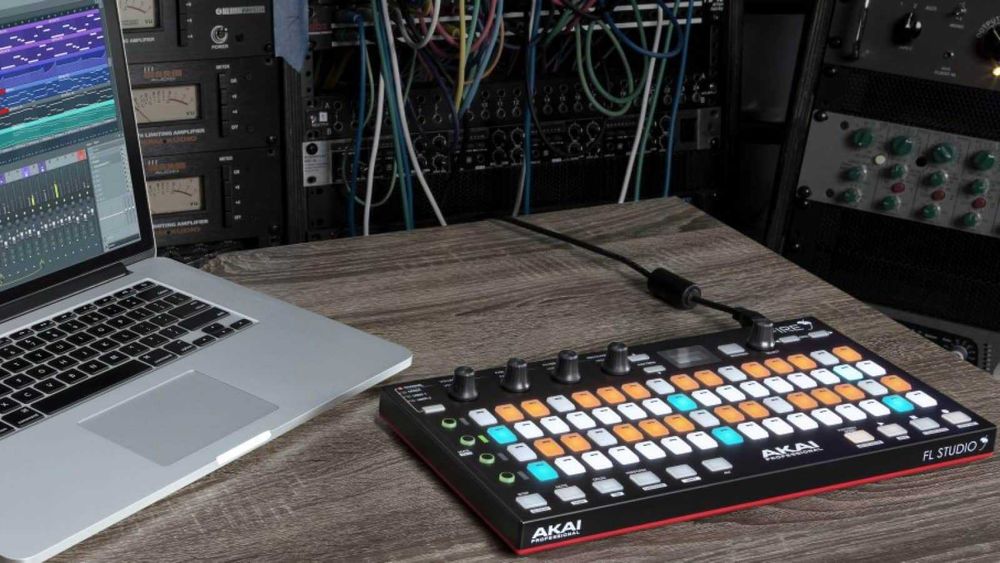Продам MIDI-контролер Akai Fire для FL Studio (Ідеальний стан)