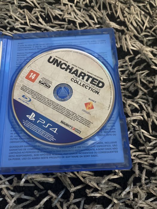 Vendendo ps4 e um jogo