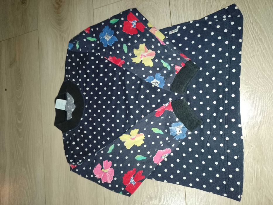 Cienka bluza w kropki, rękawy w kwiaty
