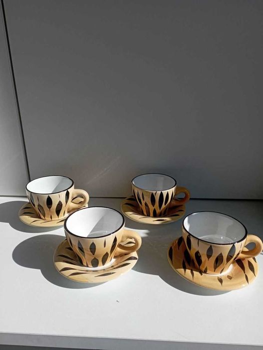 Conjunto de 4 Chávenas de Café Amarelo e Preto