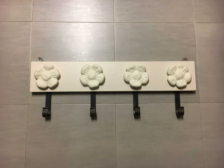 Cabide para quarto de menina