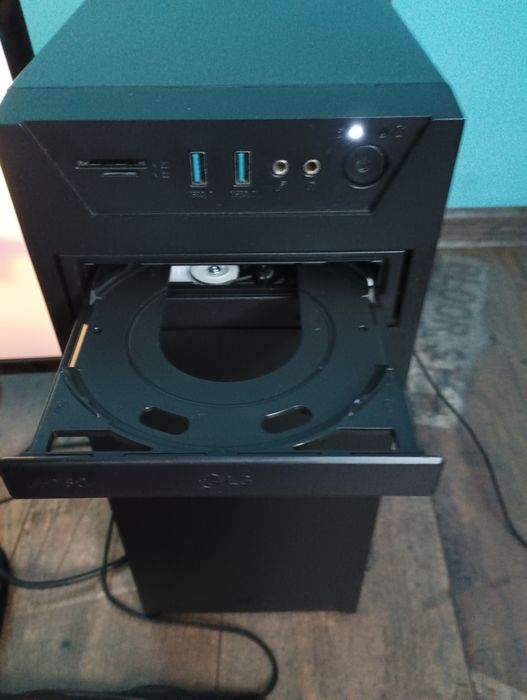 Komputer do gier + monitor Samsung S24D330H!