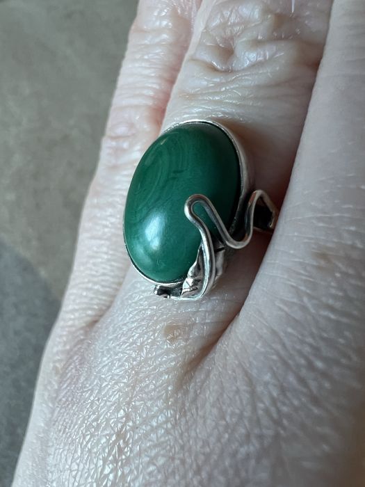 Srebrny pierscionek malachit