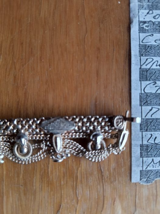 Браслет на щиколотку, Шрі Ланка