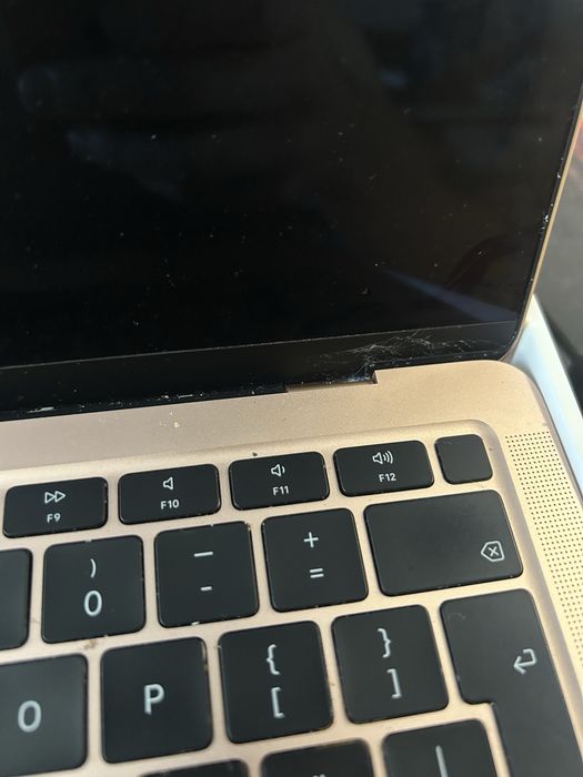 MacBook Air M1 (8/256GB) – USZKODZONY EKRAN, Baza Sprawna