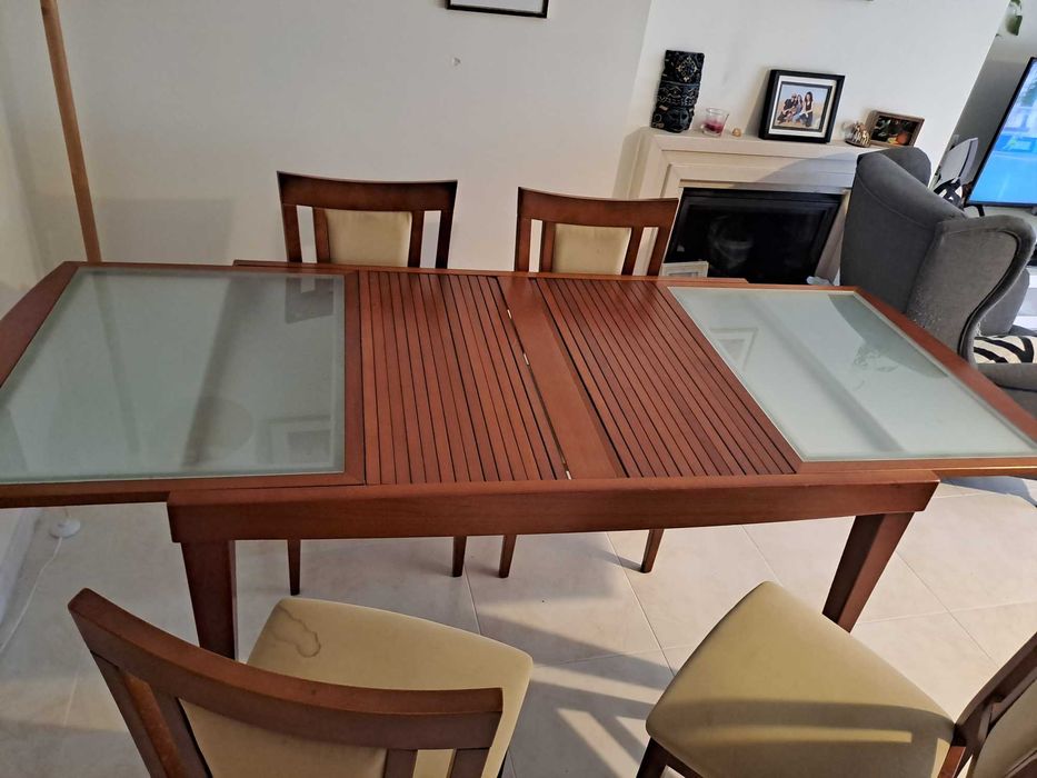 Mesa de sala extensível com 6 cadeiras